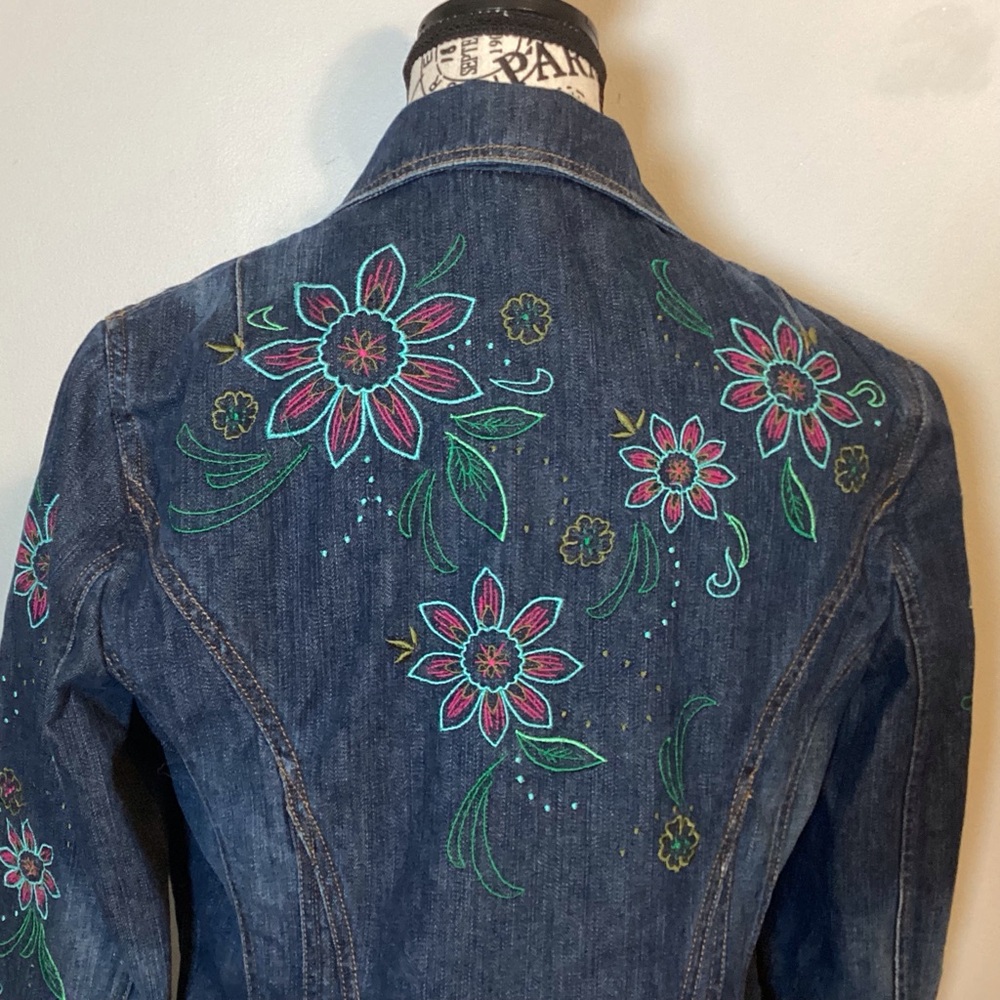 🌸DAISY EMBROIDERED HIPPIE CROPPED BUTTON UP DENIM JACKET by BANDOLINO Size 8